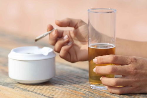 尿酸高患者警惕 除痛風外，酒精飲料還易誘發這2種并發癥